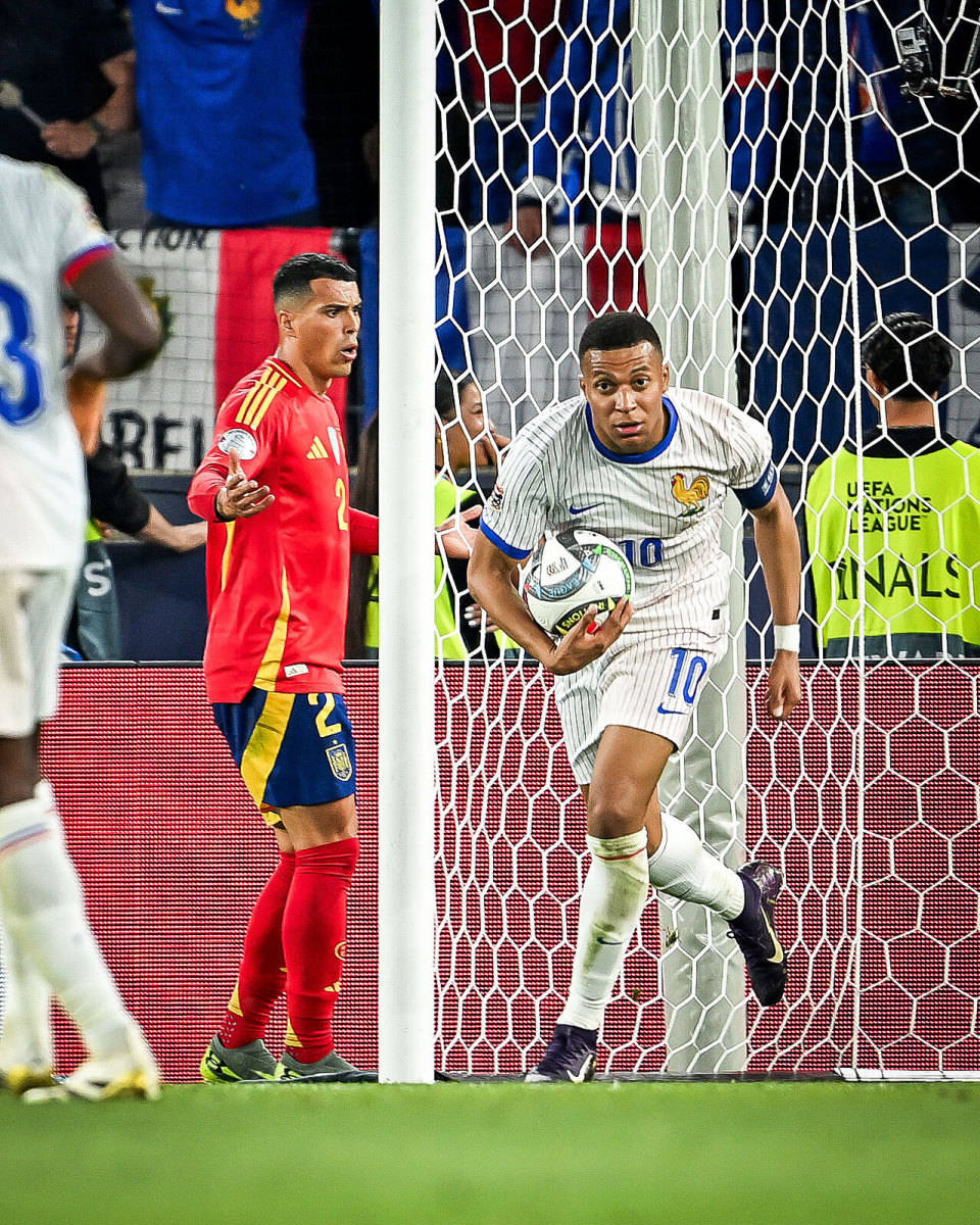 关于法国-大胜克罗地亚，顺利晋级半决赛的信息