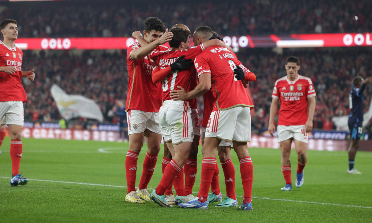 包含南美豪强势不可挡，称霸赛场！的词条