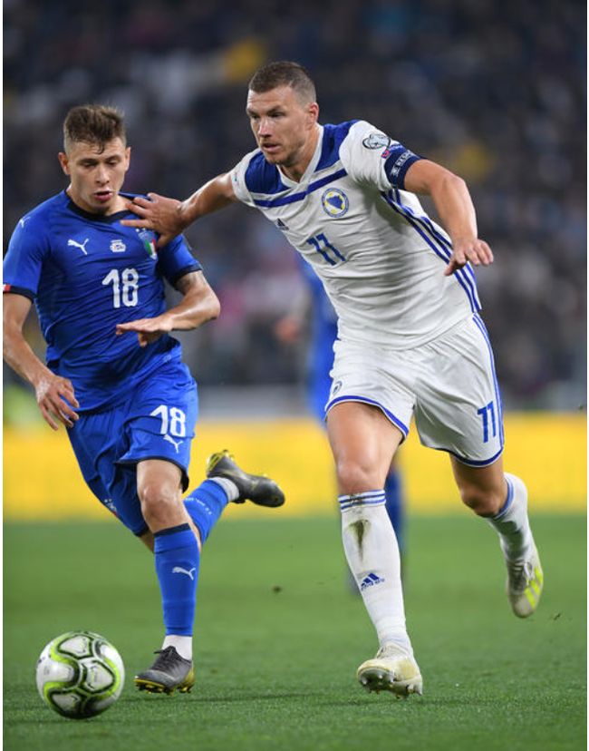 芬兰客场大胜俄罗斯，欧预赛小组榜首的简单介绍