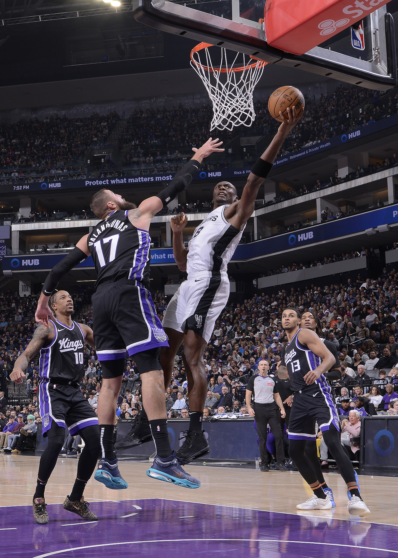 开云体育官方入口-马刺击败国王结束两连败