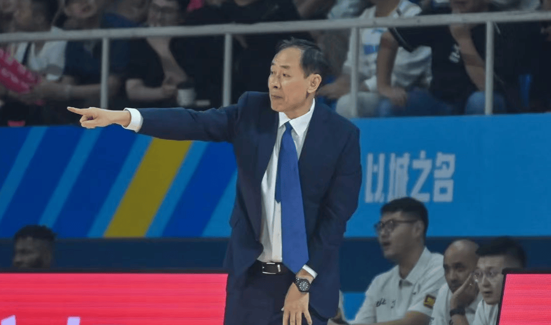 福建男篮主教练调整战术，取得成效