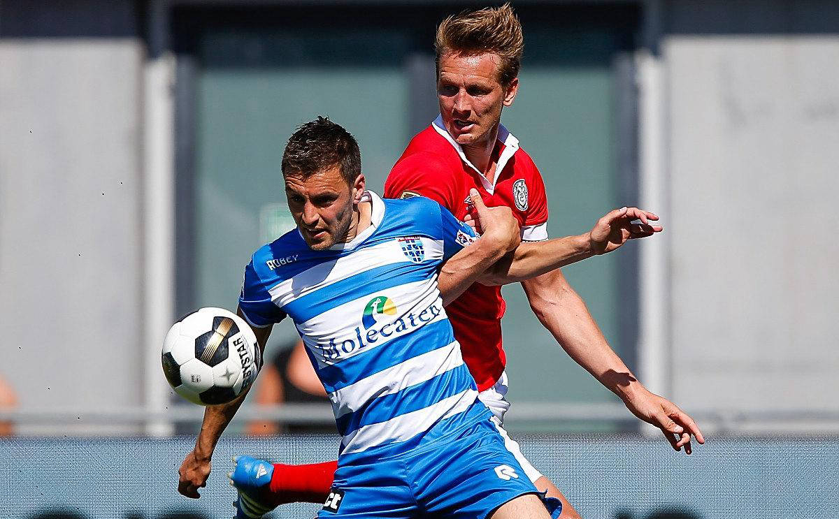 球队实力逐渐增强,取得连续胜利 球队实力逐渐增强,取得连续胜利